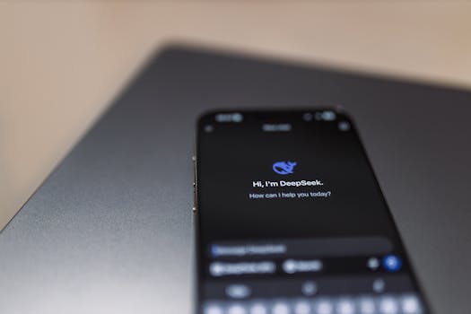 Aj Wej-wej, známý čínský umělec, šokuje svým obratem v postoji k Západu a kritice Číny.